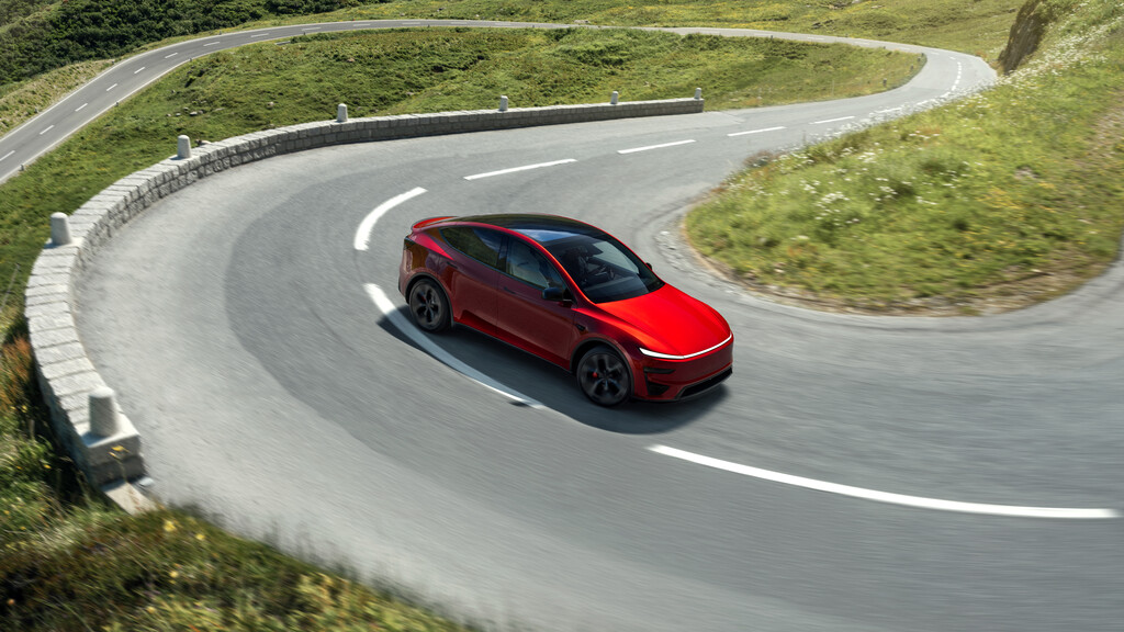El Tesla Model Y Performance sorprende: es menos potente que su versión anterior pero es más rápido y mucho más refinado